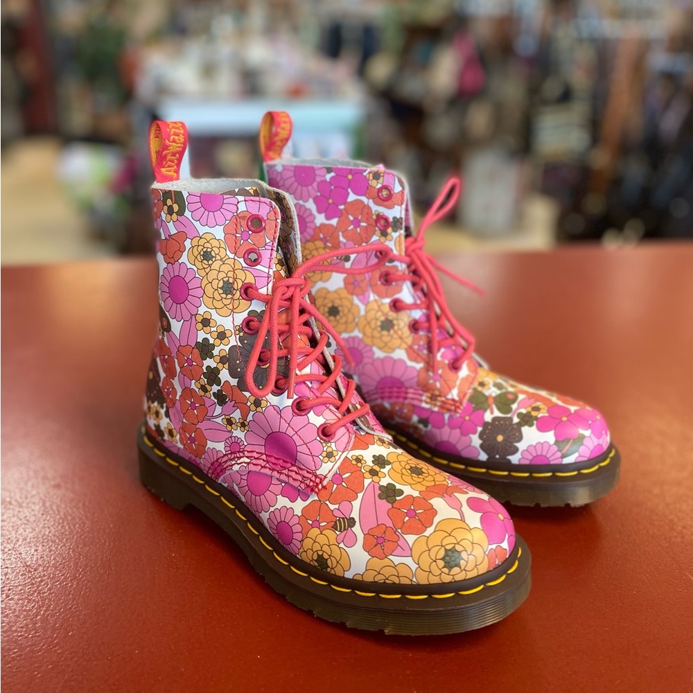 Dr. Martens size 7 floral lace-up boots